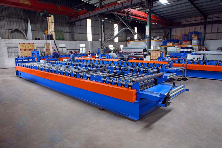 Klip lok Roof Panel Roll Forming Machine