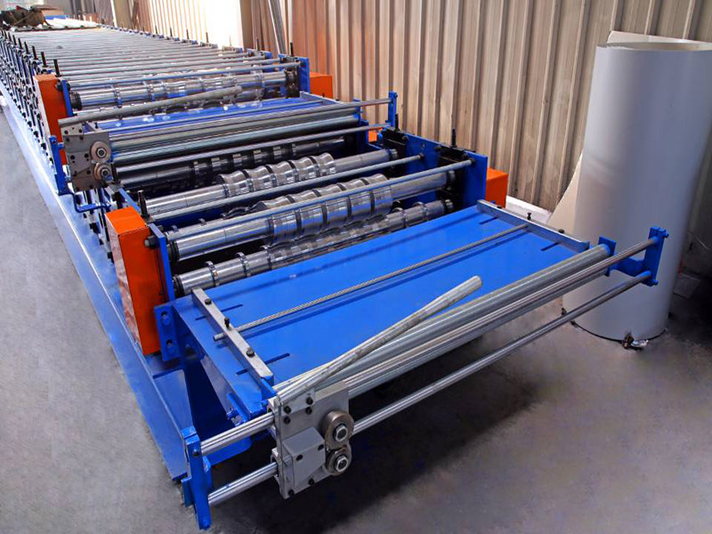 Double layer roof panel roll forming machine